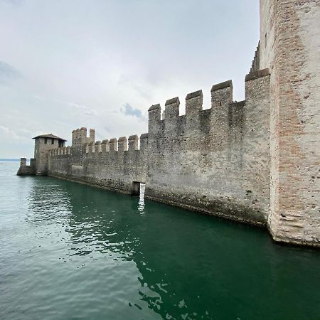 Appartement Castello Mavino à Sirmione Extérieur photo