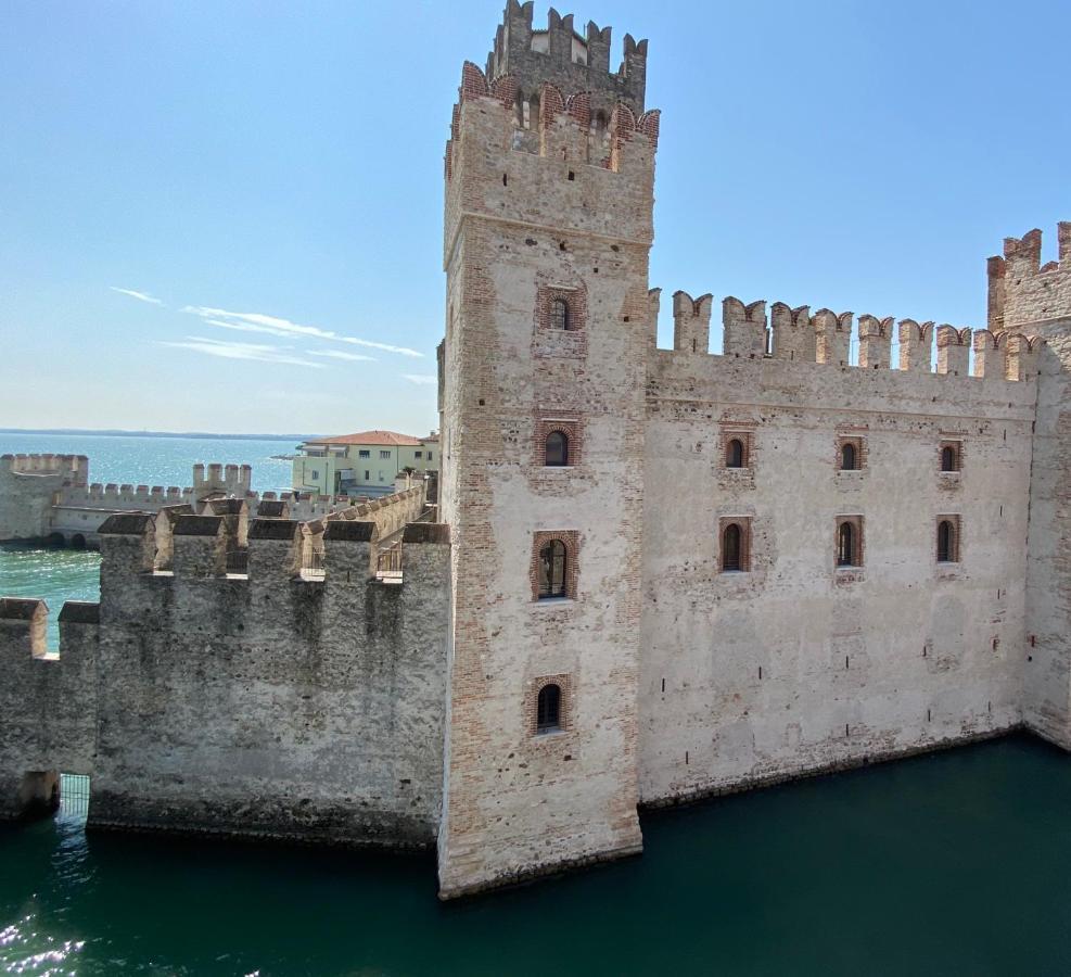 Appartement Castello Mavino à Sirmione Extérieur photo